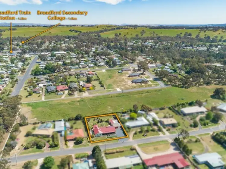 Second view of Homely house listing, 3 Brucewater Court, Broadford VIC 3658