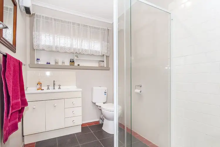 Fifth view of Homely house listing, 2 Kemp Avenue, Thomastown VIC 3074