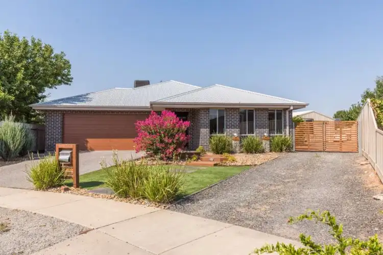 16 Deakin Court, Horsham VIC 3400