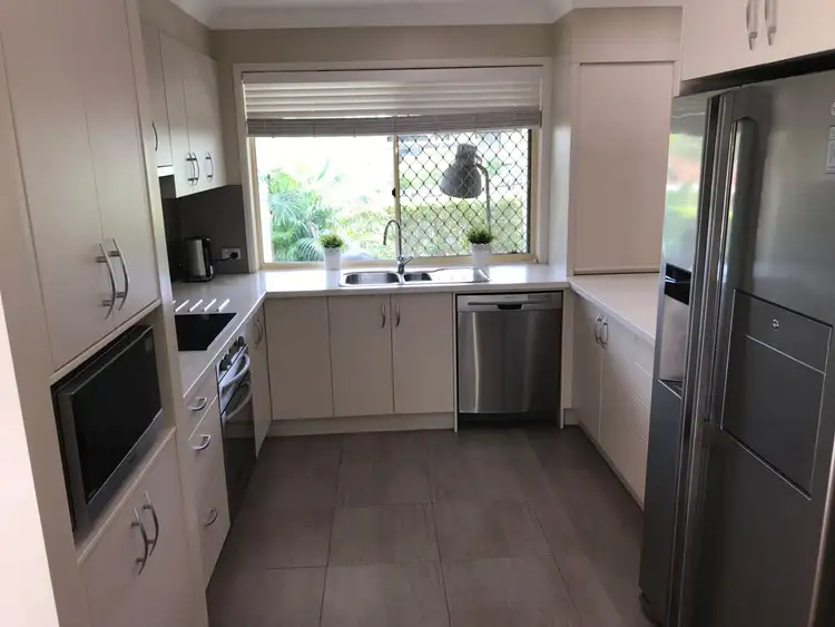 10 Hawk Place, Sinnamon Park QLD 4073