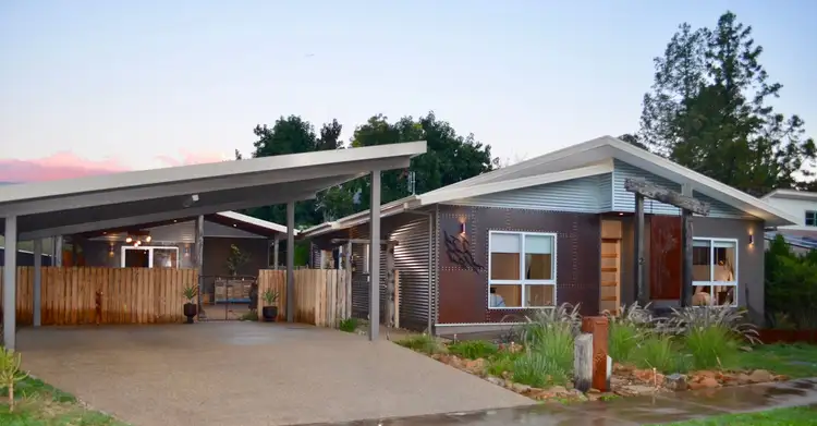 2 Mountain Mist Drive, Bright VIC 3741