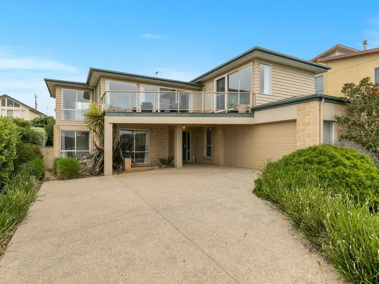 10 Halcyon Avenue, San Remo VIC 3925