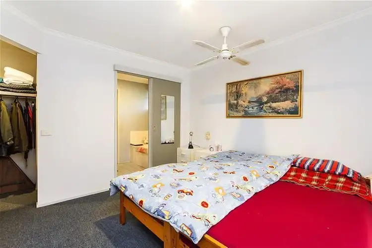Sixth view of Homely house listing, 10 Chiswick Court, Hampton Park VIC 3976
