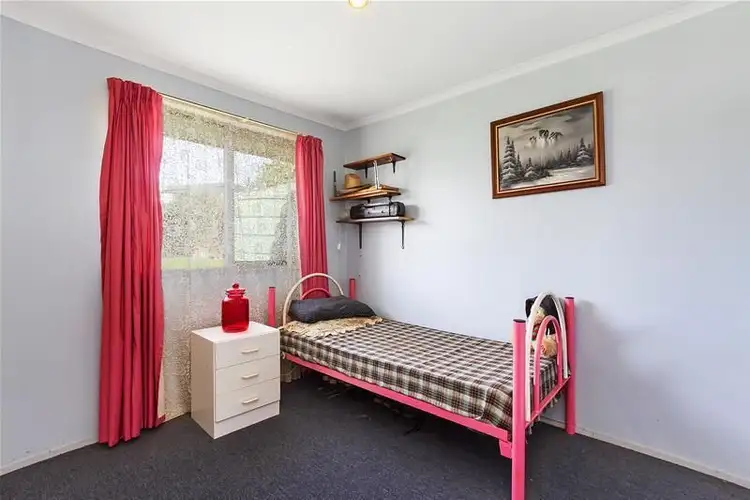 Seventh view of Homely house listing, 10 Chiswick Court, Hampton Park VIC 3976