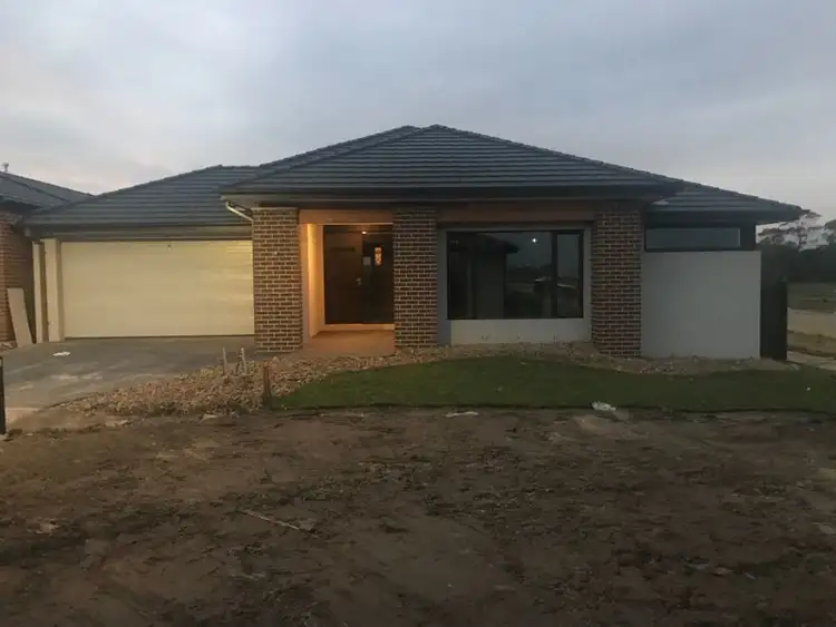 2 SANRUBIN CLOSE, Clyde North VIC 3978