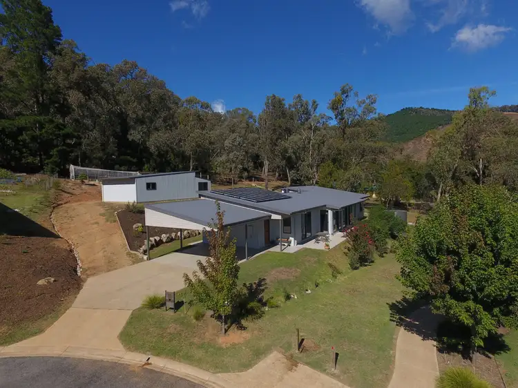 15 Leader Reef Drive, Bright VIC 3741