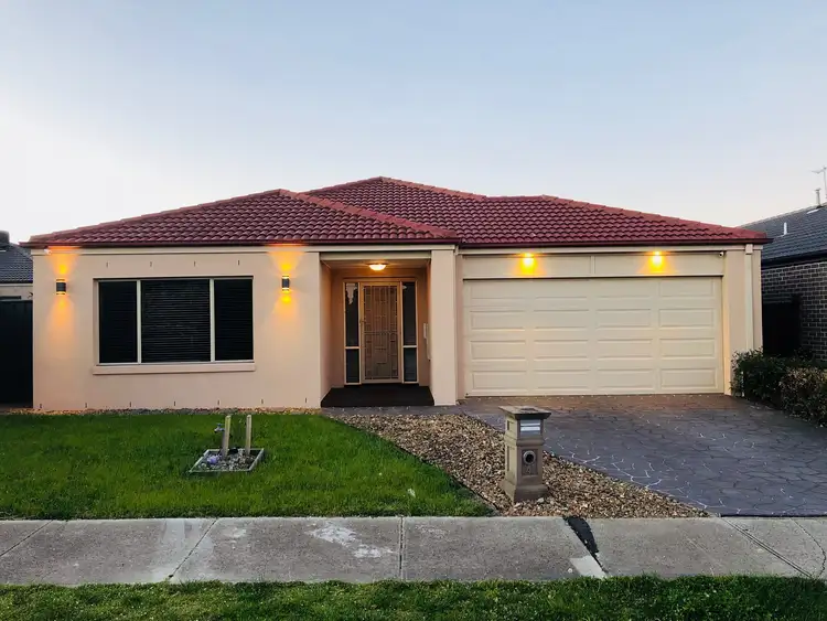 4 MERLIN DRIVE, Cranbourne North VIC 3977