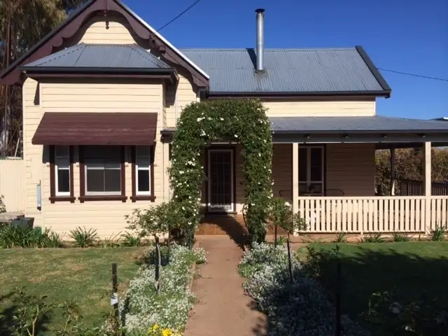 154 Caswell Street, Peak Hill NSW 2869