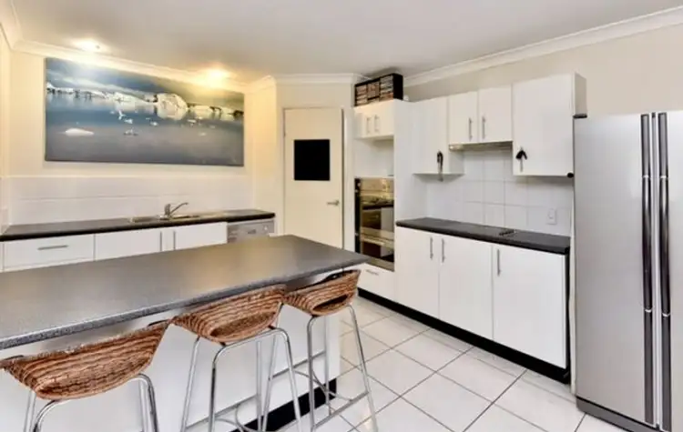6 Vernon Place, Edens Landing QLD 4207