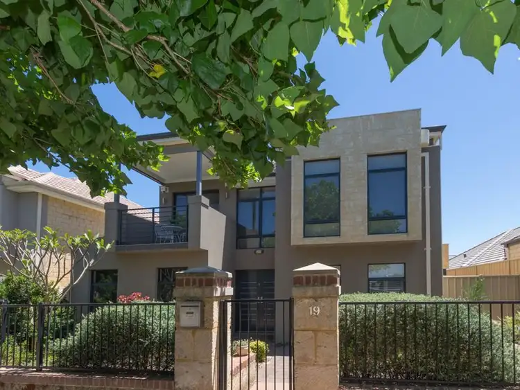 19 Pexton Drive, South Guildford WA 6055