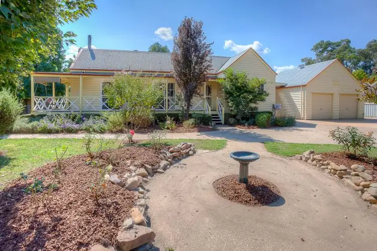 27 Station Street, Porepunkah VIC 3740