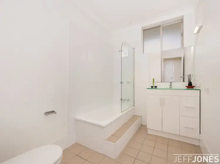 Sixth view of Homely unit listing, 1/562 Logan Road, Greenslopes QLD 4120