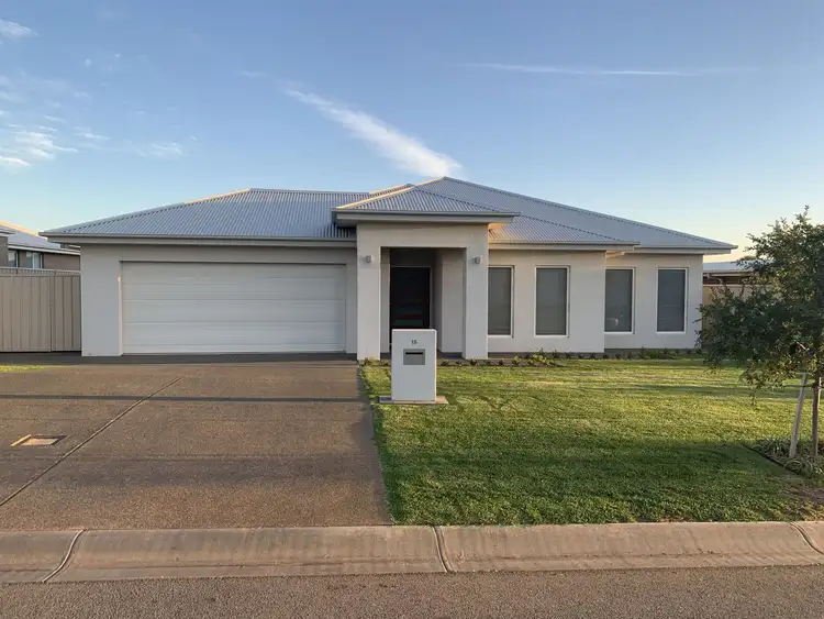 15 Barmedman Avenue, Gobbagombalin NSW 2650