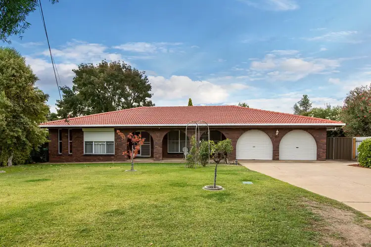 52 Balmoral Crescent, Lake Albert NSW 2650
