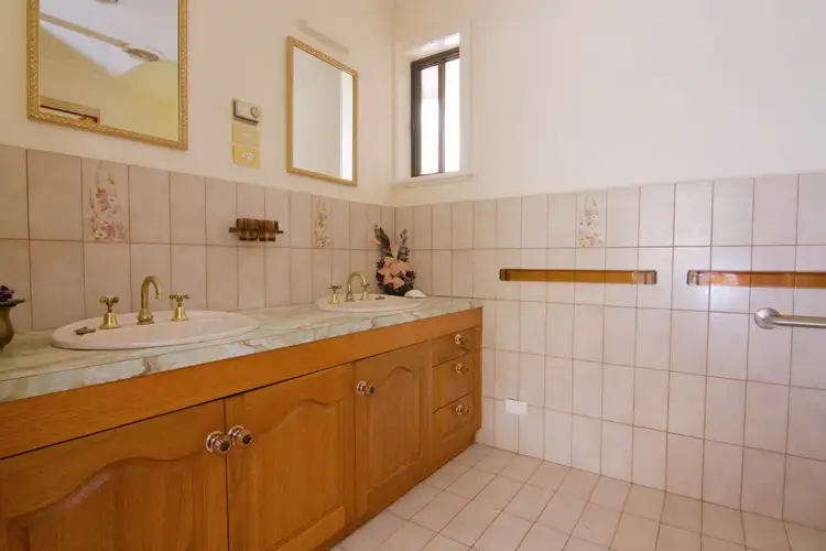 Fifth view of Homely house listing, 5 Halinka Court, Bright VIC 3741