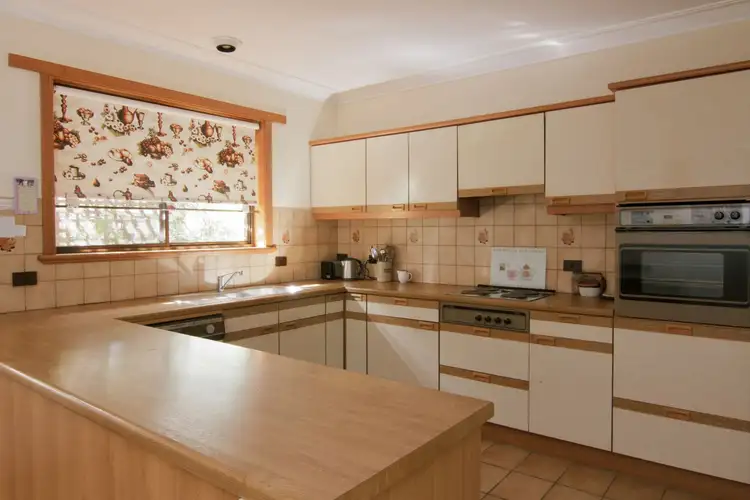 Seventh view of Homely house listing, 5 Halinka Court, Bright VIC 3741