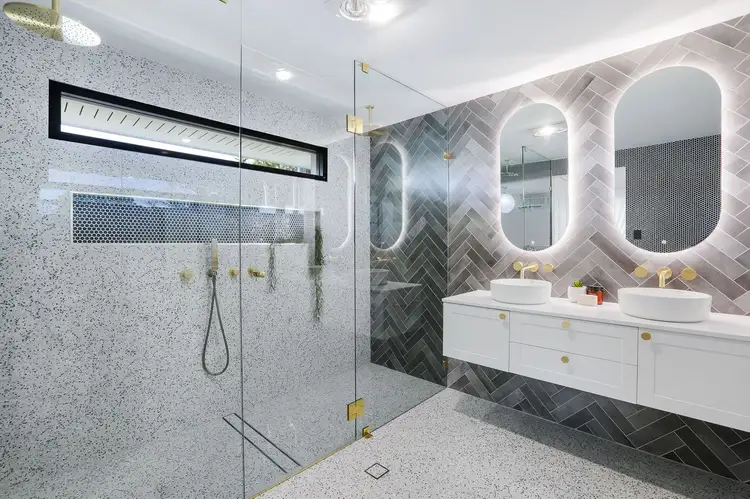 3 Dearne Place, Carrara QLD 4211