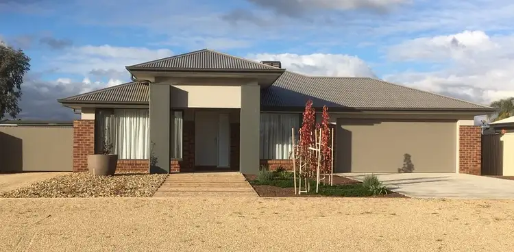 6 Charlotte Street, Tocumwal NSW 2714