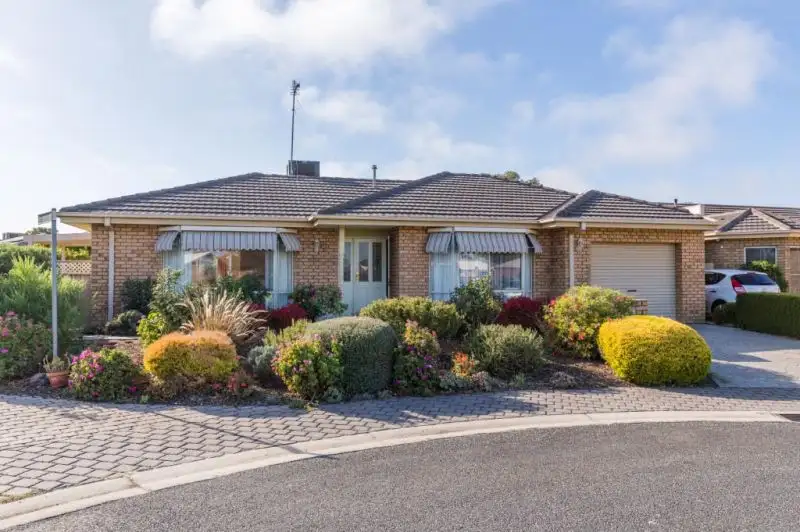 Main view of Homely unit listing, 10 Ashwin Close, Horsham VIC 3400