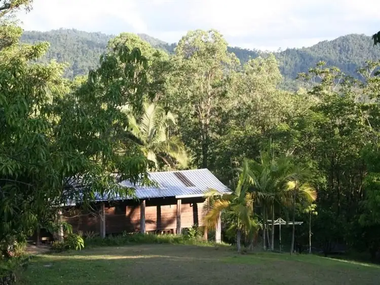 20 Olivers Road, Finch Hatton QLD 4756