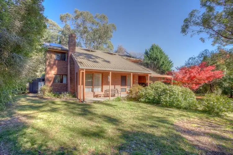 8 Service Street, Porepunkah VIC 3740