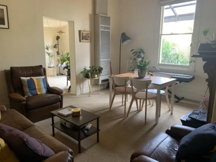 2 Lang St