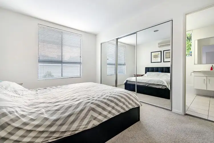 Fourth view of Homely apartment listing, 2/8 - 10 Victor Avenue, Paradise Point QLD 4216