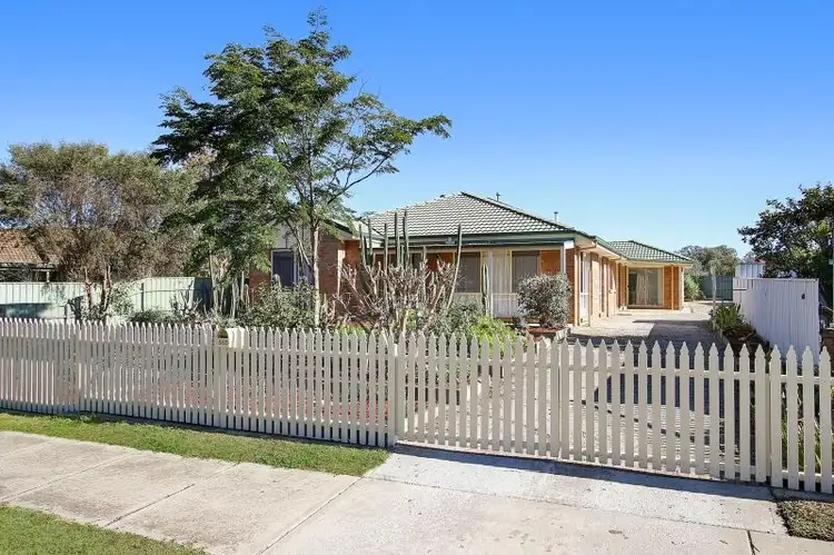 585 Kemp Street, Lavington NSW 2641
