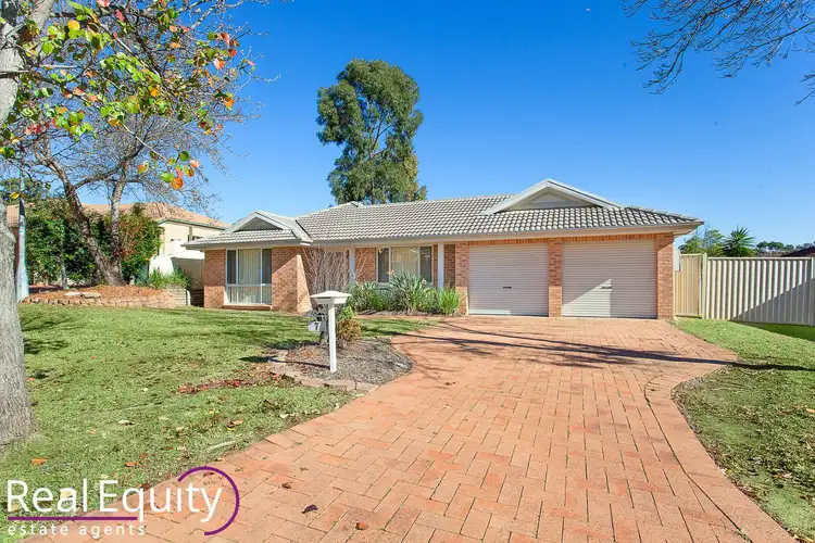 7 Evandale Court, Wattle Grove NSW 2173
