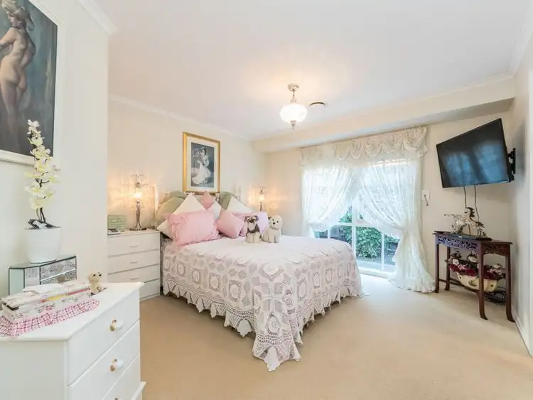 Second view of Homely house listing, 5 Sheffield Close, Pakenham VIC 3810