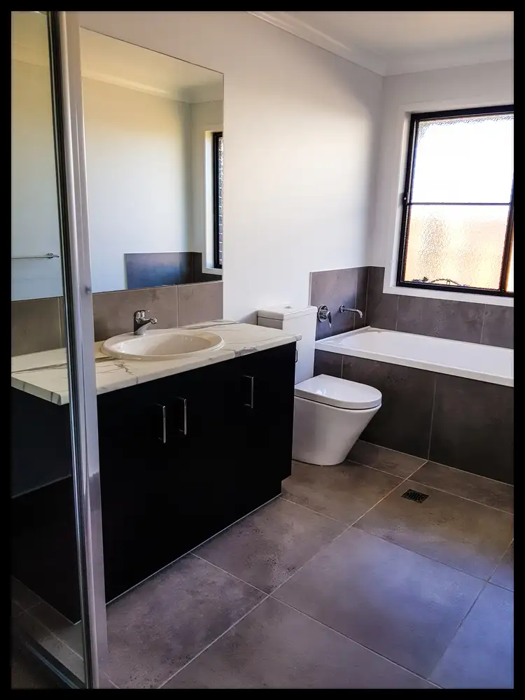 Sixth view of Homely house listing, 2//6 Farrer Street, Cranley QLD 4350