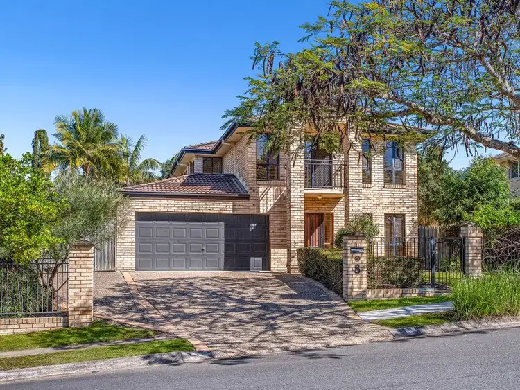 8 Kensington Circuit, Brookfield QLD 4069