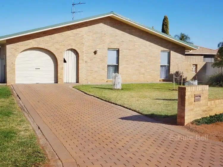 105 Birch St, Narromine NSW 2821