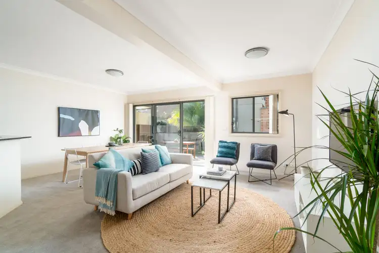 2/1 Woodbine Street, Mayfield NSW 2304