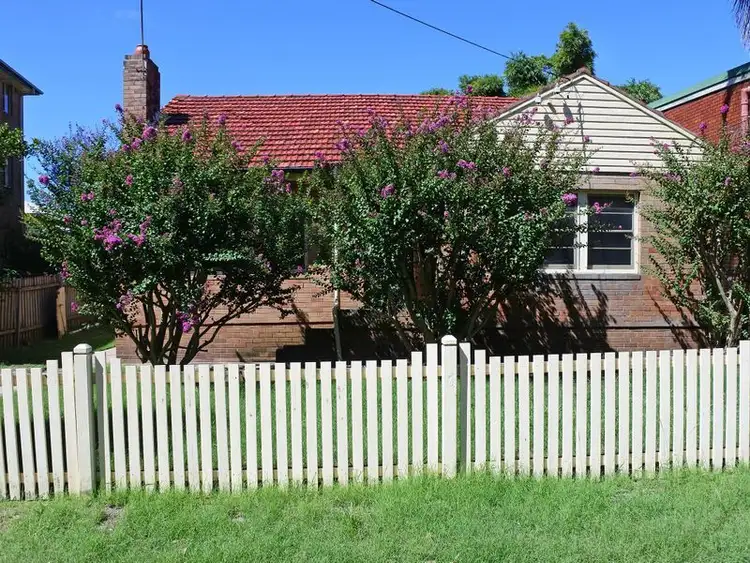 1 Jenner Parade, Hamilton South NSW 2303