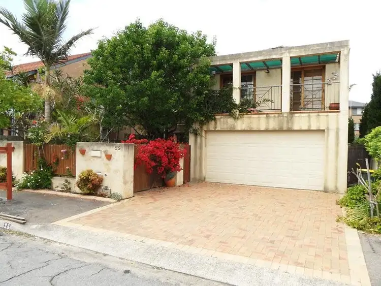 25 Bar Beach Avenue, Merewether NSW 2291