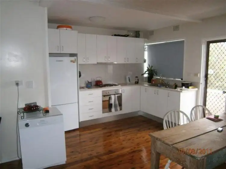Second view of Homely apartment listing, 3/6 Hillview Crescent, The Hill NSW 2300