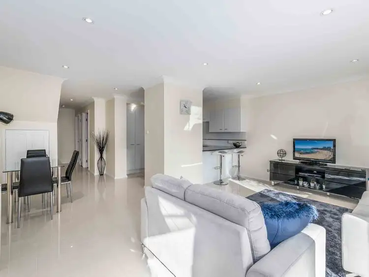 2/24 Churchill Circuit, Hamilton South NSW 2303