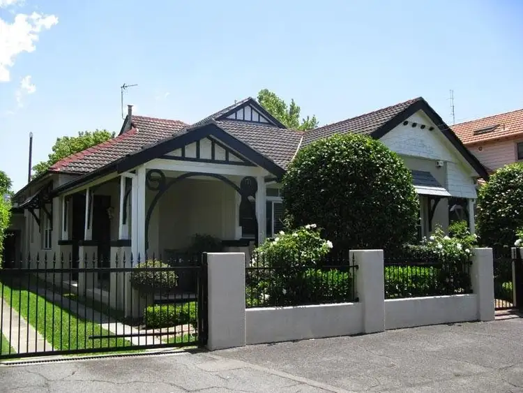 136 Bruce Street, Cooks Hill NSW 2300