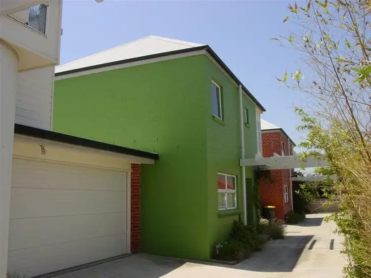 2/4 Robert Street, Merewether NSW 2291