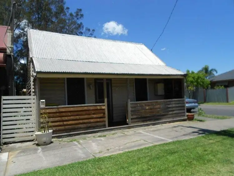 12 Robertson Street, Carrington NSW 2294