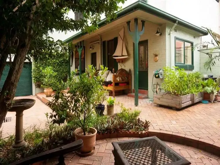 82 Bull Street, Cooks Hill NSW 2300