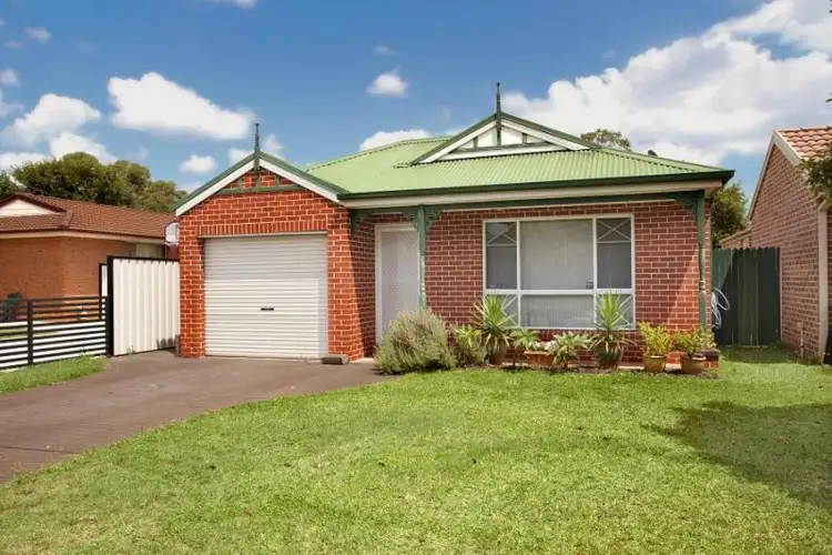16 Chauvel Ave, Wattle Grove NSW 2173