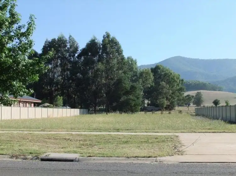 89 Station Street, Porepunkah VIC 3740