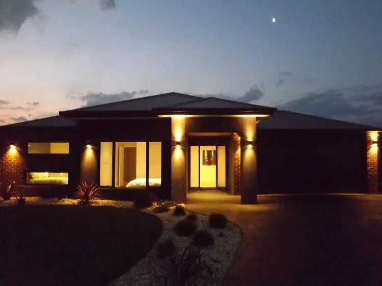 5 Robin Close, Newborough VIC 3825