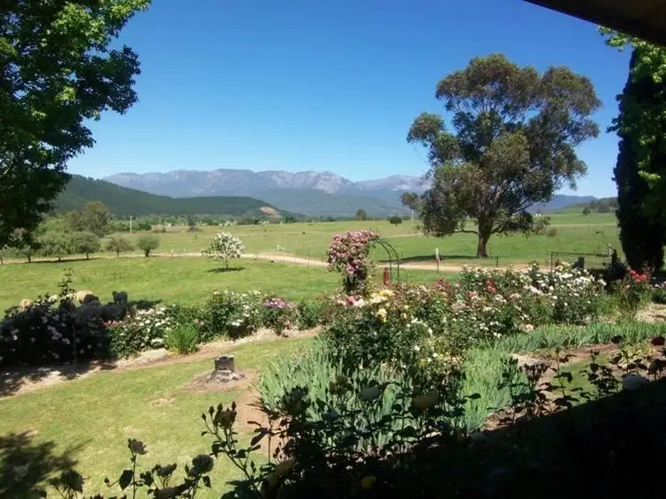 143 Roberts Creek Road, Porepunkah VIC 3740