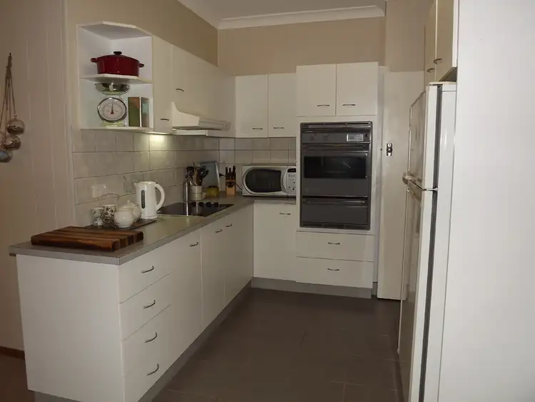 Fifth view of Homely house listing, 27 Heather Grove, Newborough VIC 3825