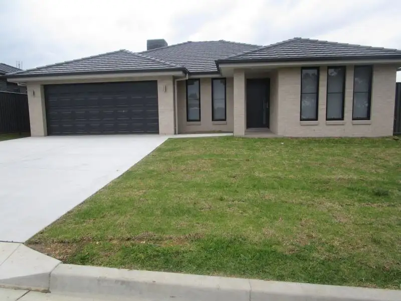 Main view of Homely house listing, 19 Faringdon, North Tamworth NSW 2340