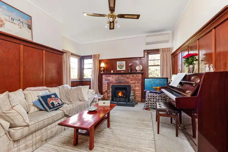 36 Davy St, Woodend VIC 3442