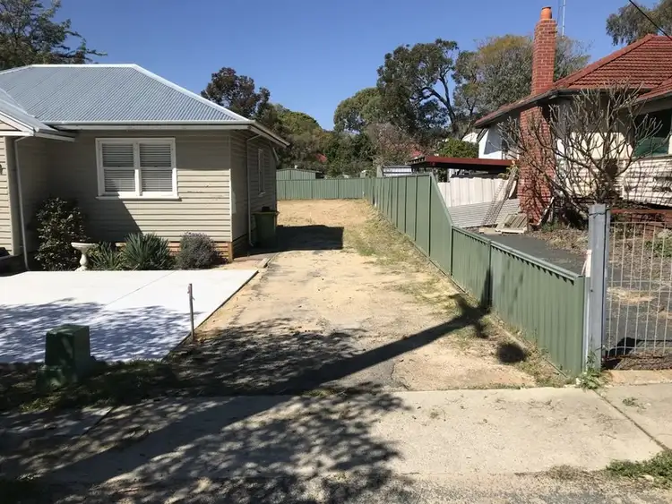 4A Griffiths Place, Hilton WA 6163
